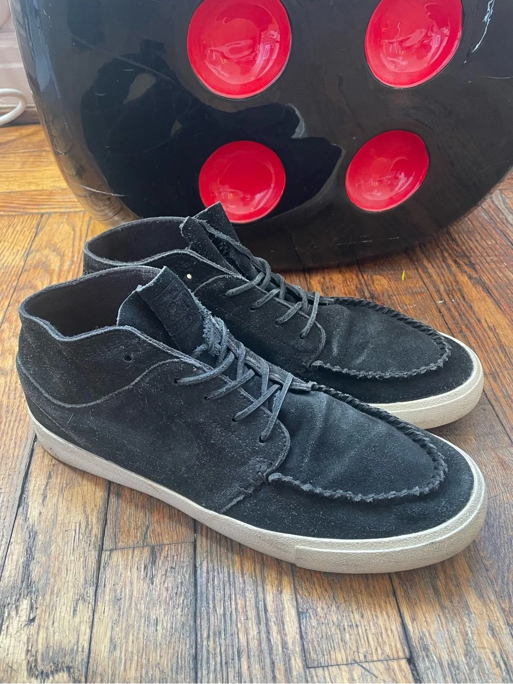 Nike SB Zoom Air Max Men's Black Suede Leather Moccasin-Style High-Top Sneakers